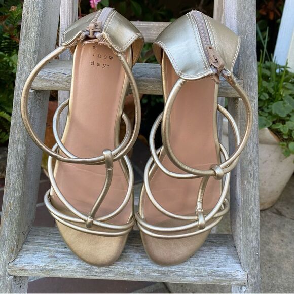 A New Day by Target Gold Shimmer Shiny Rope Sandal Size 8.5 Women. EUC! - Picture 3 of 7